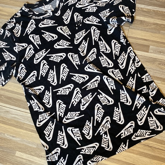 NIKE athletic short sleeve tee shirt size men’s small - Picture 4 of 9